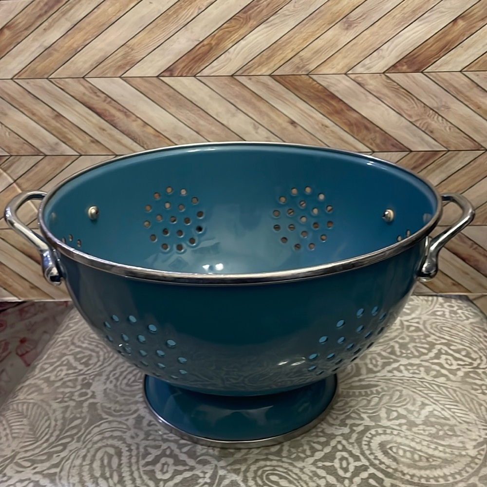 Vintage Blue Enamel metal food strainer colander. 10 x 6.5”. Farm decor - Picture 1 of 7